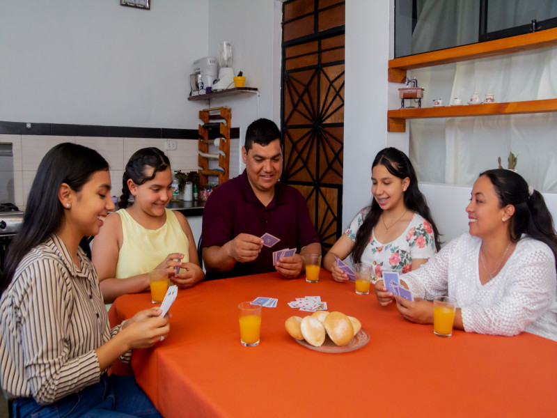 Después de sus asambleas mundiales, los testigos de Jehová invitan a seguir aprendiendo en reuniones locales