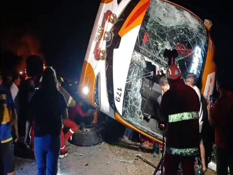 Accidente de Movil Bus deja una menor fallecida y varios heridos.