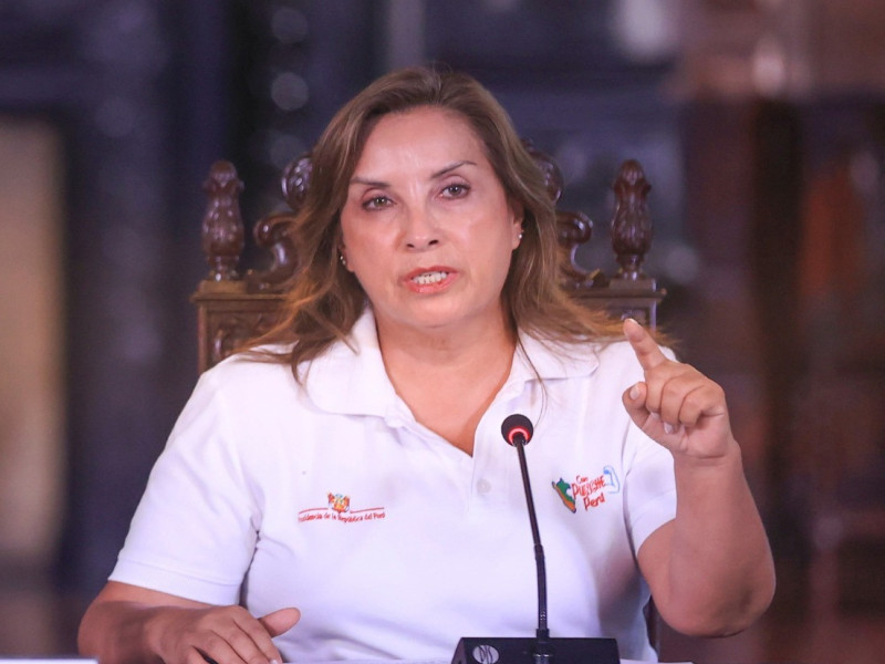 Proponen suspensión temporal de Dina Boluarte por cirugía no informada.