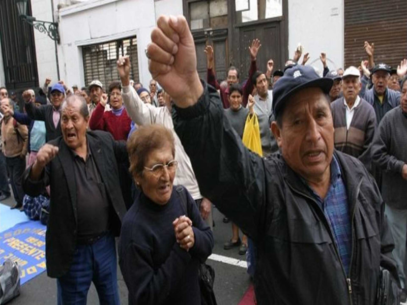 Congreso aprueba aumento de pensiones para docentes jubilados y cesantes