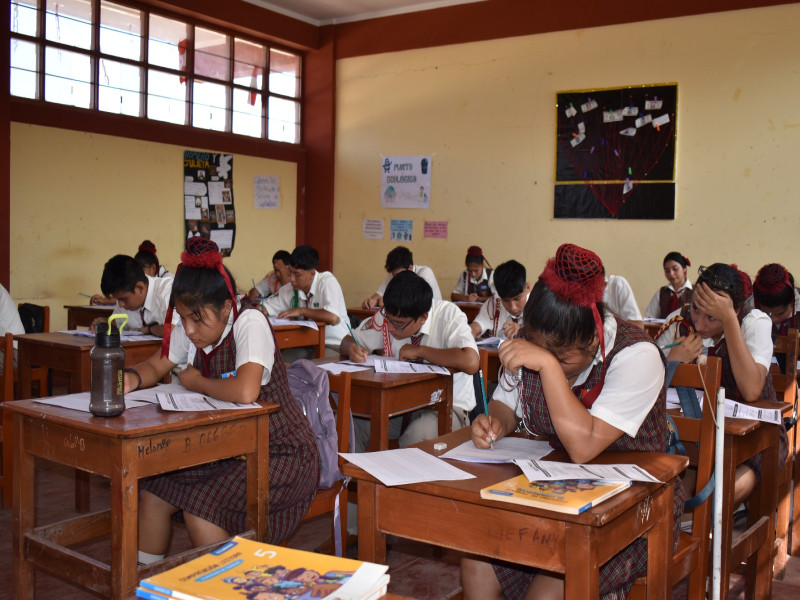 Más de 100 escolares del programa Juntos participaron en simulacro de examen para Beca 18.