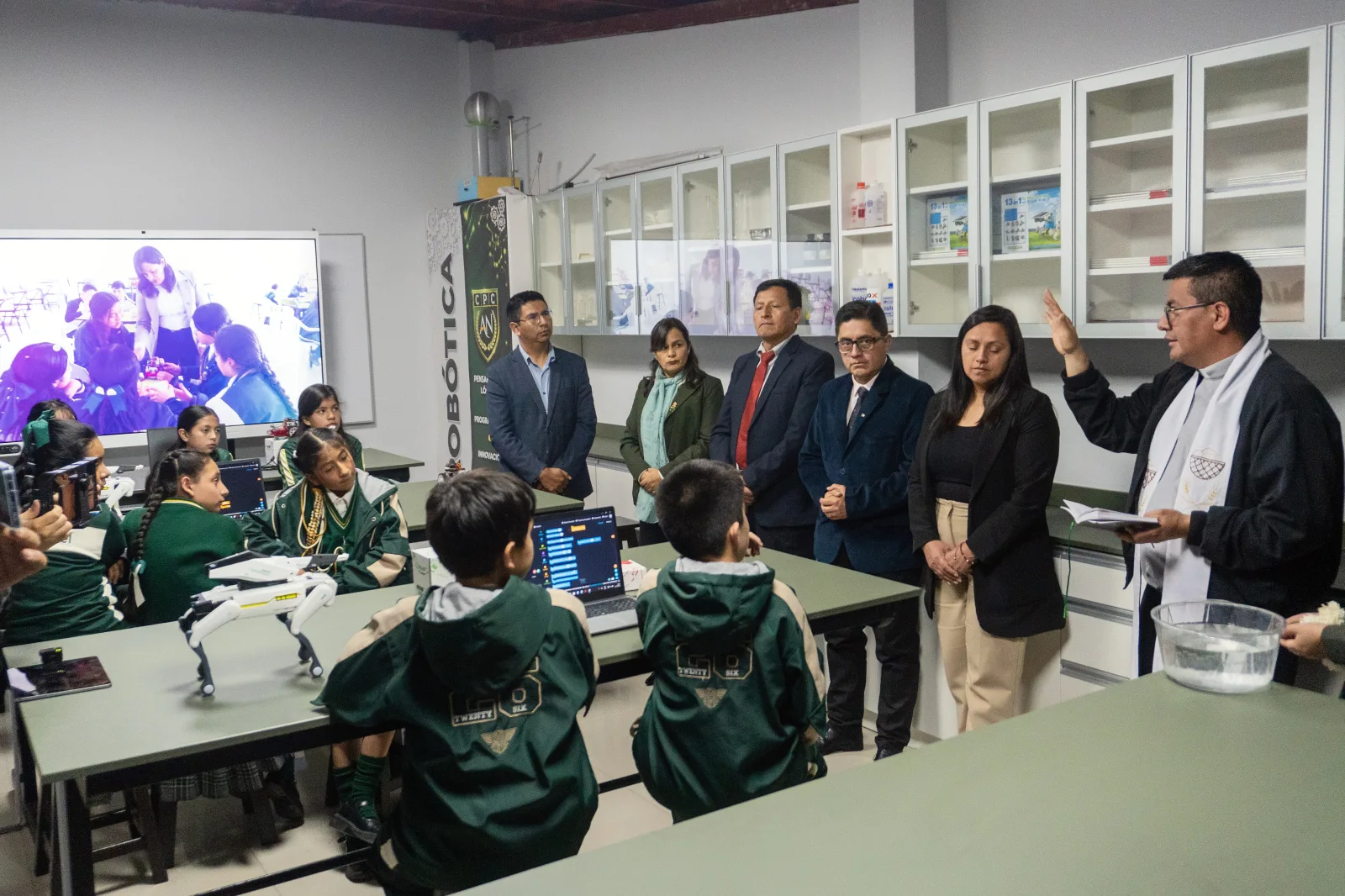 Colegio Alfred Nobel inaugura moderno laboratorio de robótica y ciencias en Chachapoyas