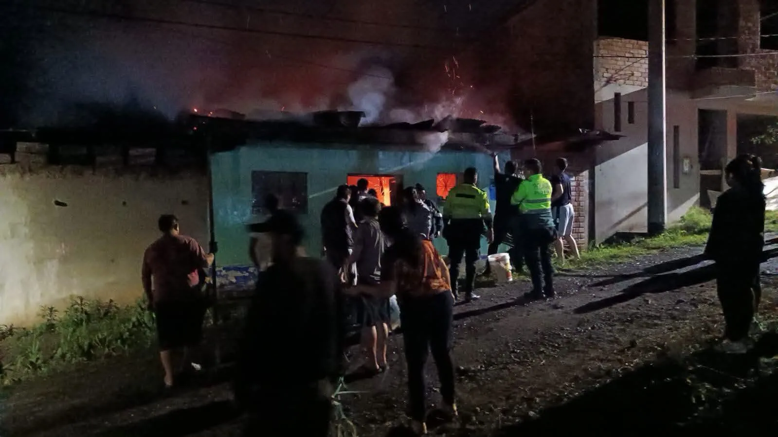 Incendio en vivienda de Pedro Ruiz Gallo fue controlado por vecinos y autoridades.
