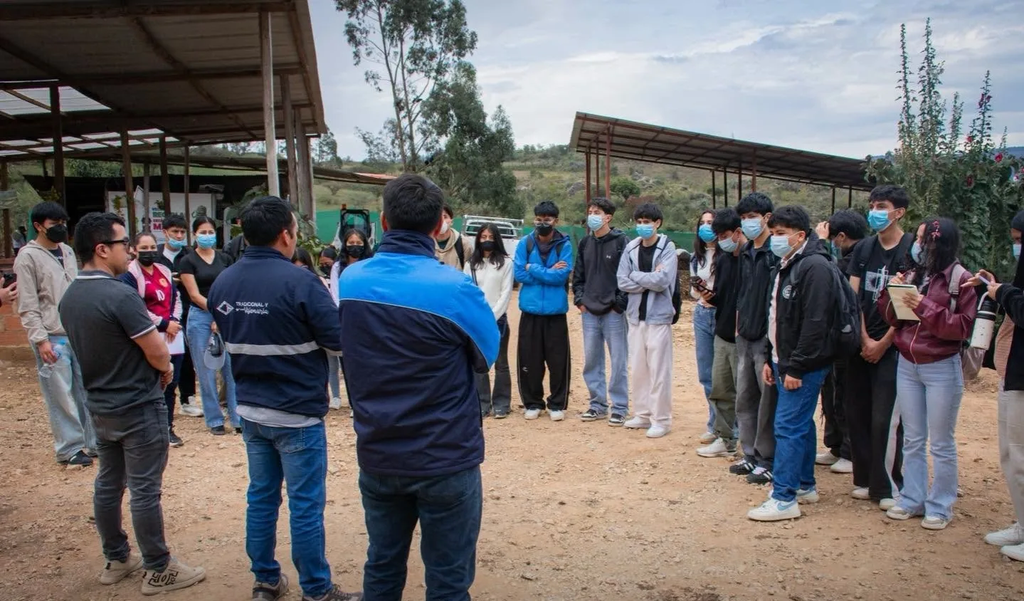 Estudiantes de ingeniería ambiental conocieron proceso de elaboración de compost