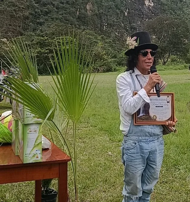 Condecoran a Richard Torres por su aporte al turismo ecosostenible en bongará