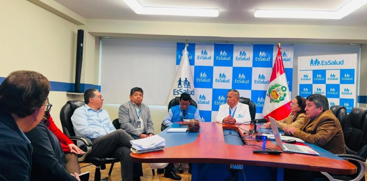Royser Castro aborda necesidades de Essalud Amazonas y gestión del IREN